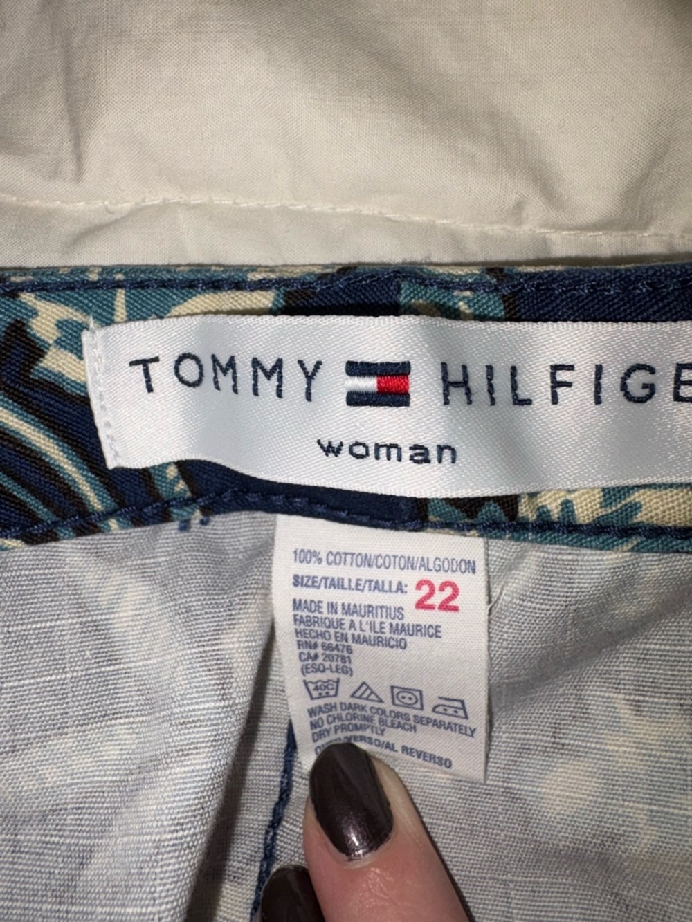 Tommy Hilfiger Floral Crop Pattern Pants - Picture 8 of 8